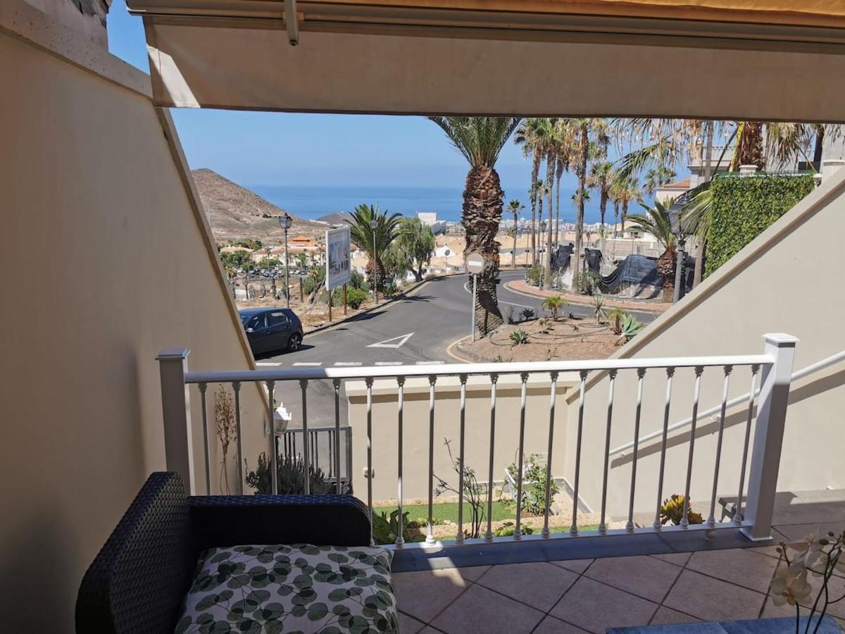 Relax And Enjoy In Tenerife Sud! Villa Chayofa Bagian luar foto