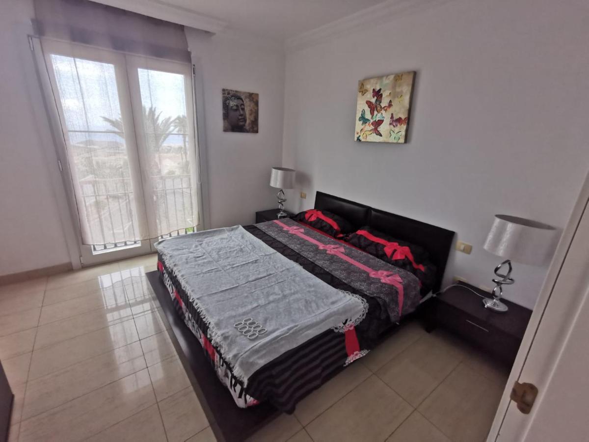 Relax And Enjoy In Tenerife Sud! Villa Chayofa Bagian luar foto