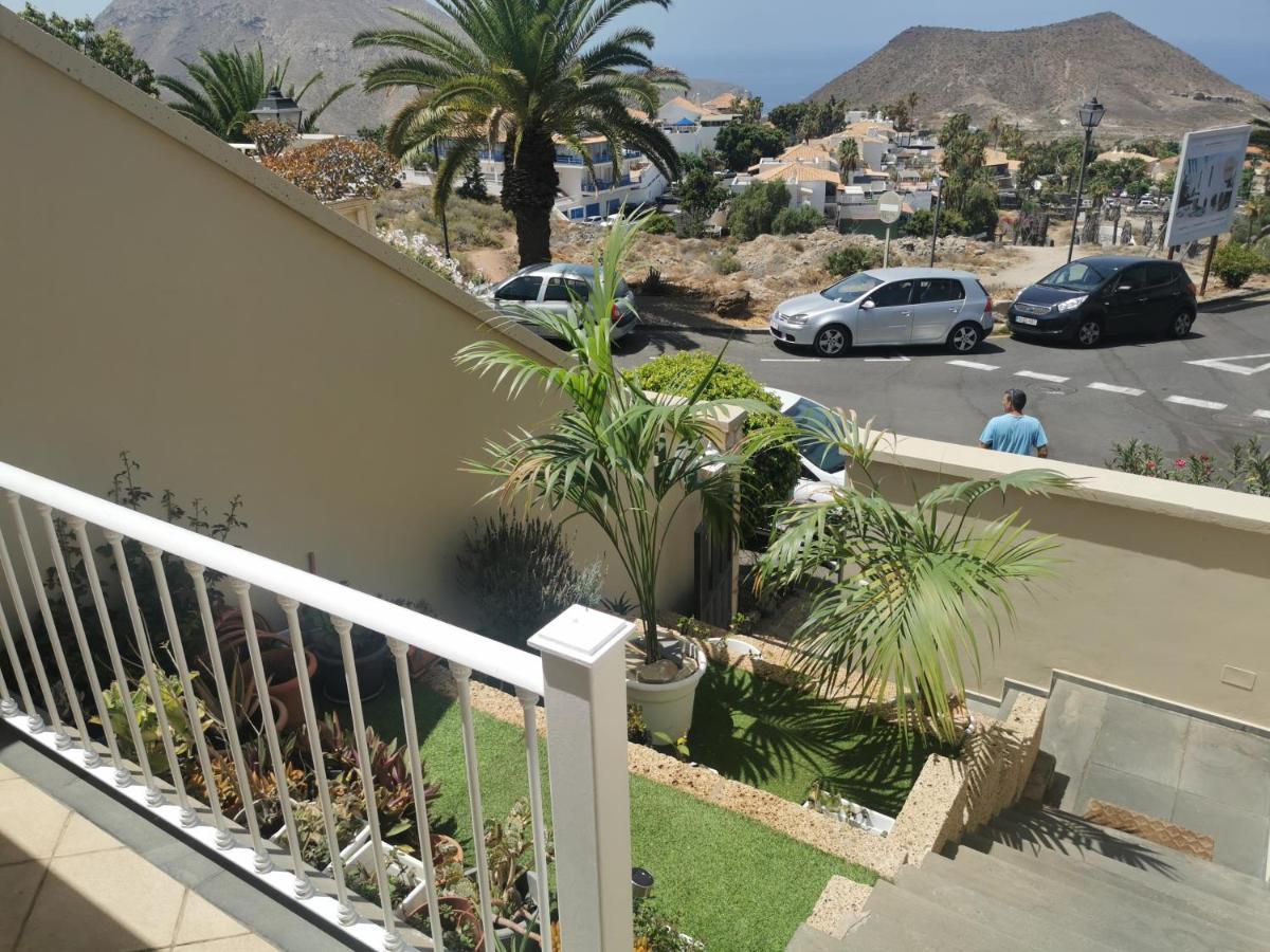 Relax And Enjoy In Tenerife Sud! Villa Chayofa Bagian luar foto